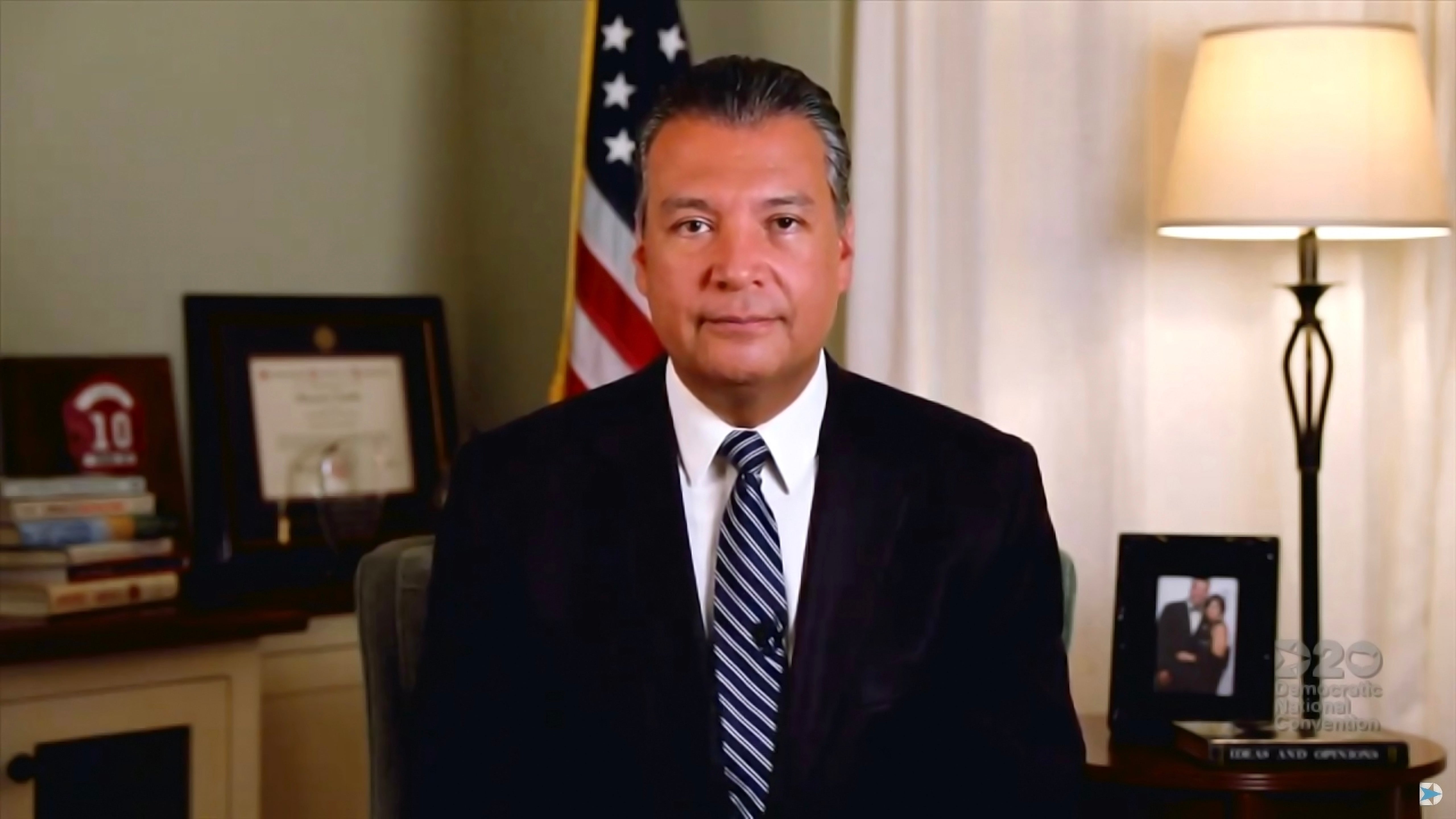 Padilla se convertirá en el primer senador latino en los 170 años de historia de California