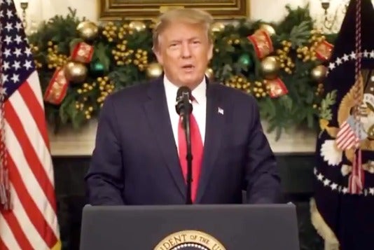 Trump exige al Congreso aumentar montos de ayuda de Covid o no firmará