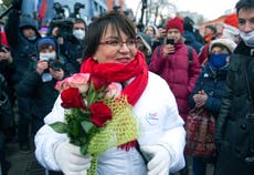 Rusia: Condenan a opositora en caso visto como parcializado