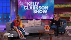 “El Sake pasó”: Kelly Clarkson y Kaley Cuoco intercambian historias de “blackouts”, desmayos o formas de actuar inconscientemente