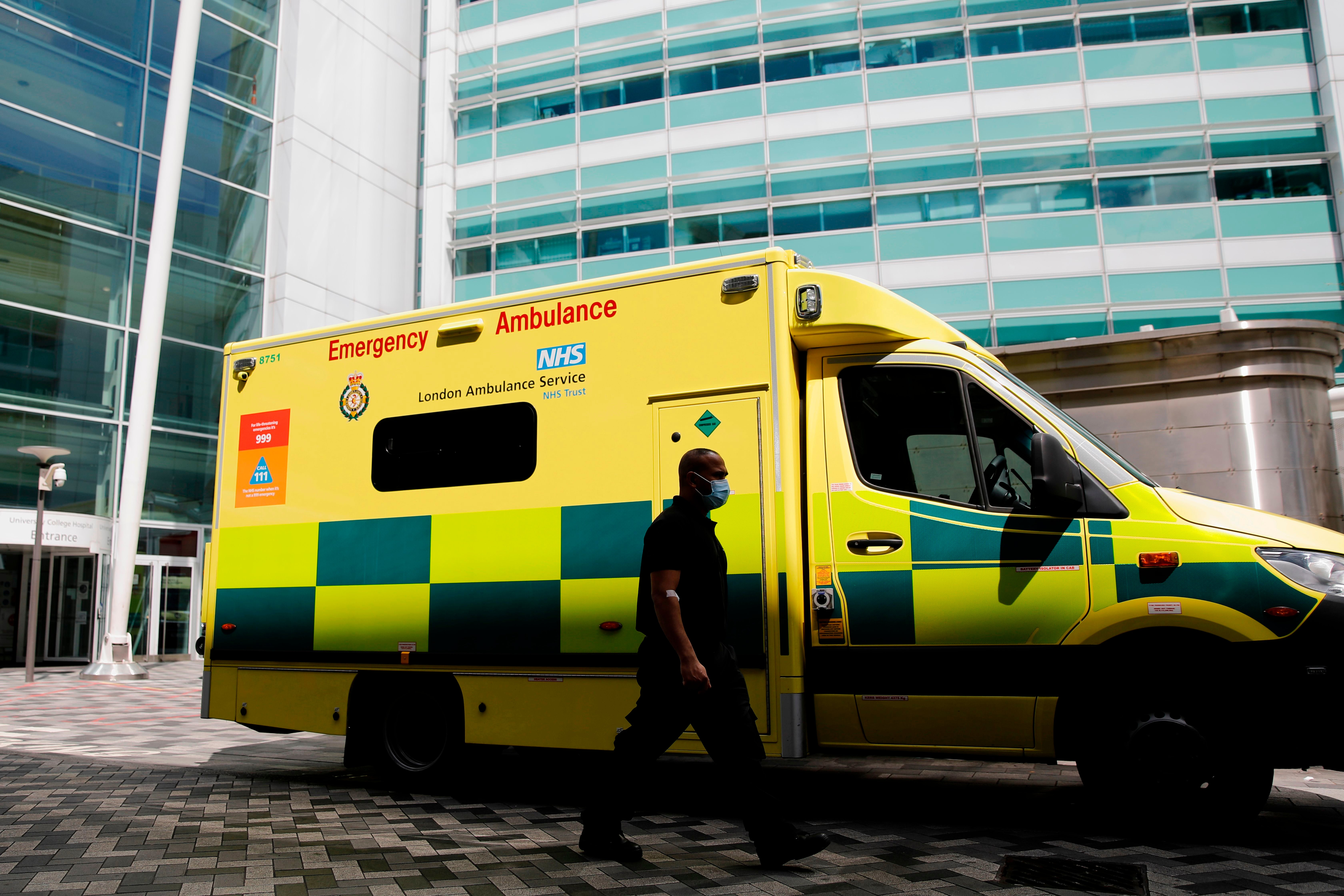 <p>Por el crecimiento en los casos de COVID-19, a las mujeres que planean partos en casa en Londres ya no se les garantizará una respuesta de ambulancia en caso de emergencia.</p>
