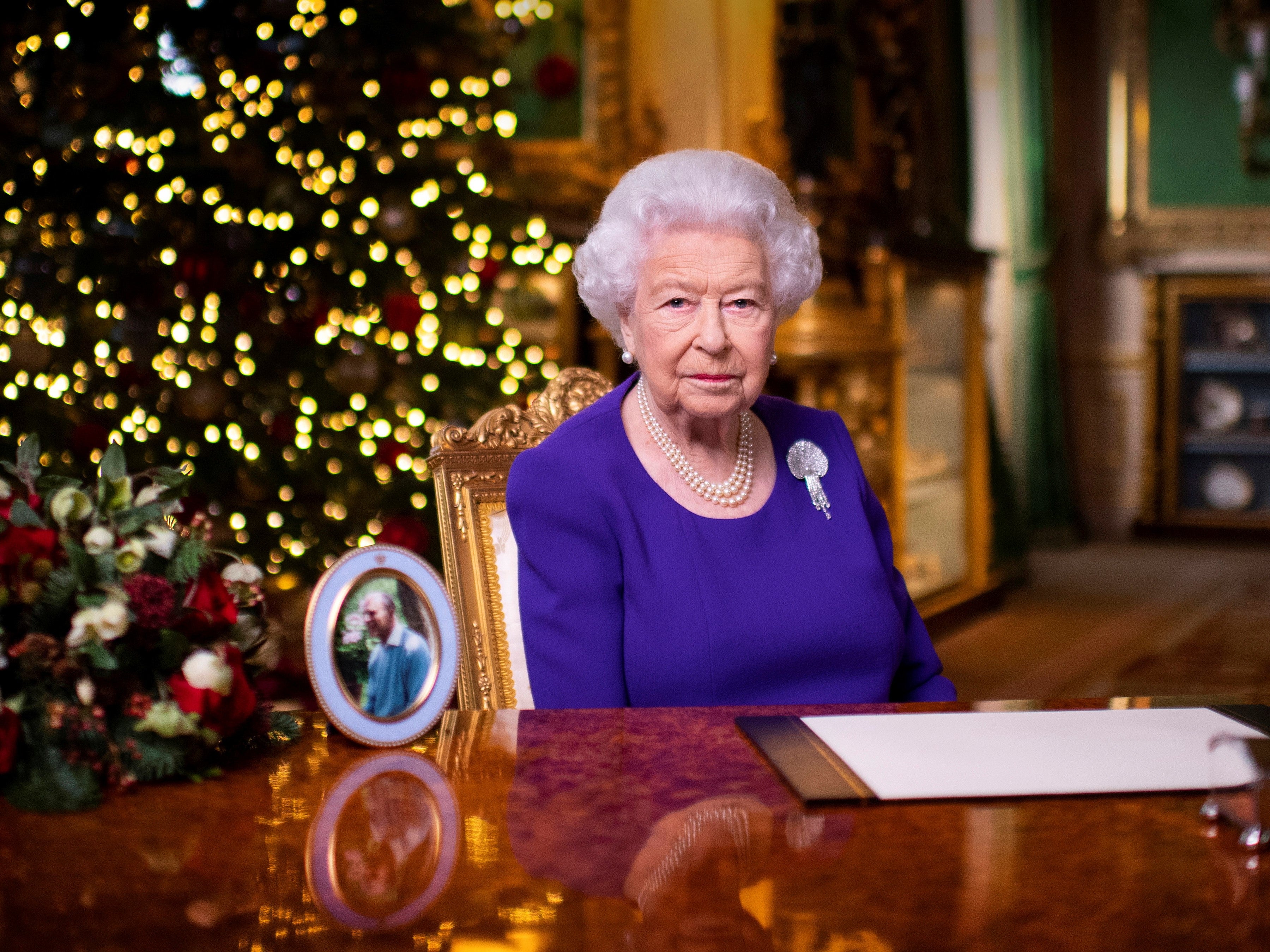 <p>La Reina ha elogiado a personas de todo el Reino Unido y la Commonwealth por haber “superado magníficamente los desafíos del año” en su discurso anual de Navidad .</p>