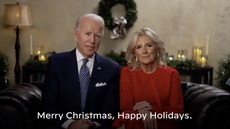 “Es momento de gratitud” dicen Joe y Jill Biden en mensaje navideño