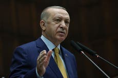 Turquía aumenta vigilancia de grupos civiles