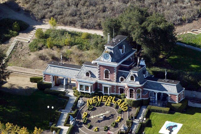 <p>Los altibajos del rancho Neverland en California reflejan la vida de montaña rusa de su propietario Michael Jackson </p>