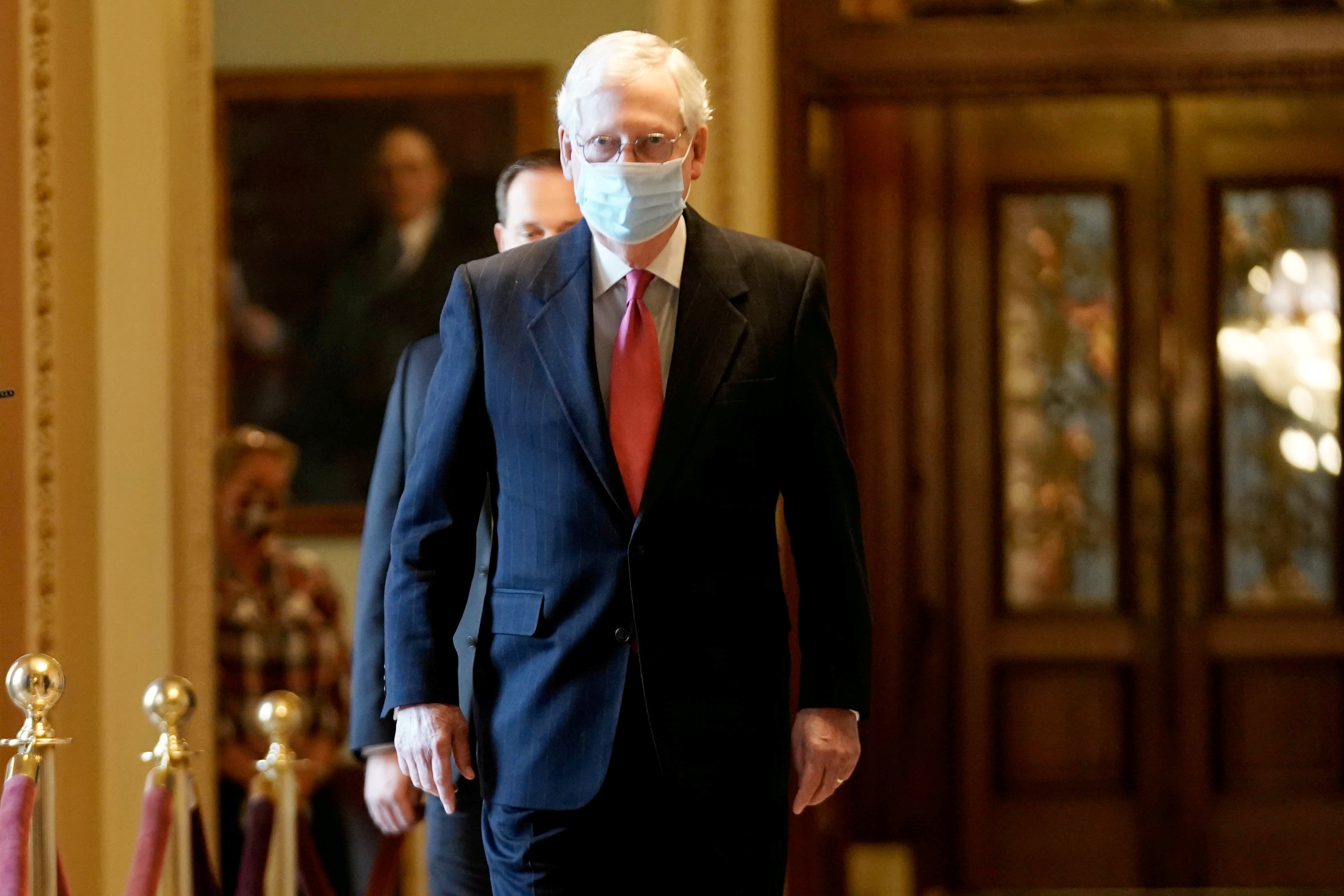 Senadores republicanos anularán veto de Trump al ley de defensa