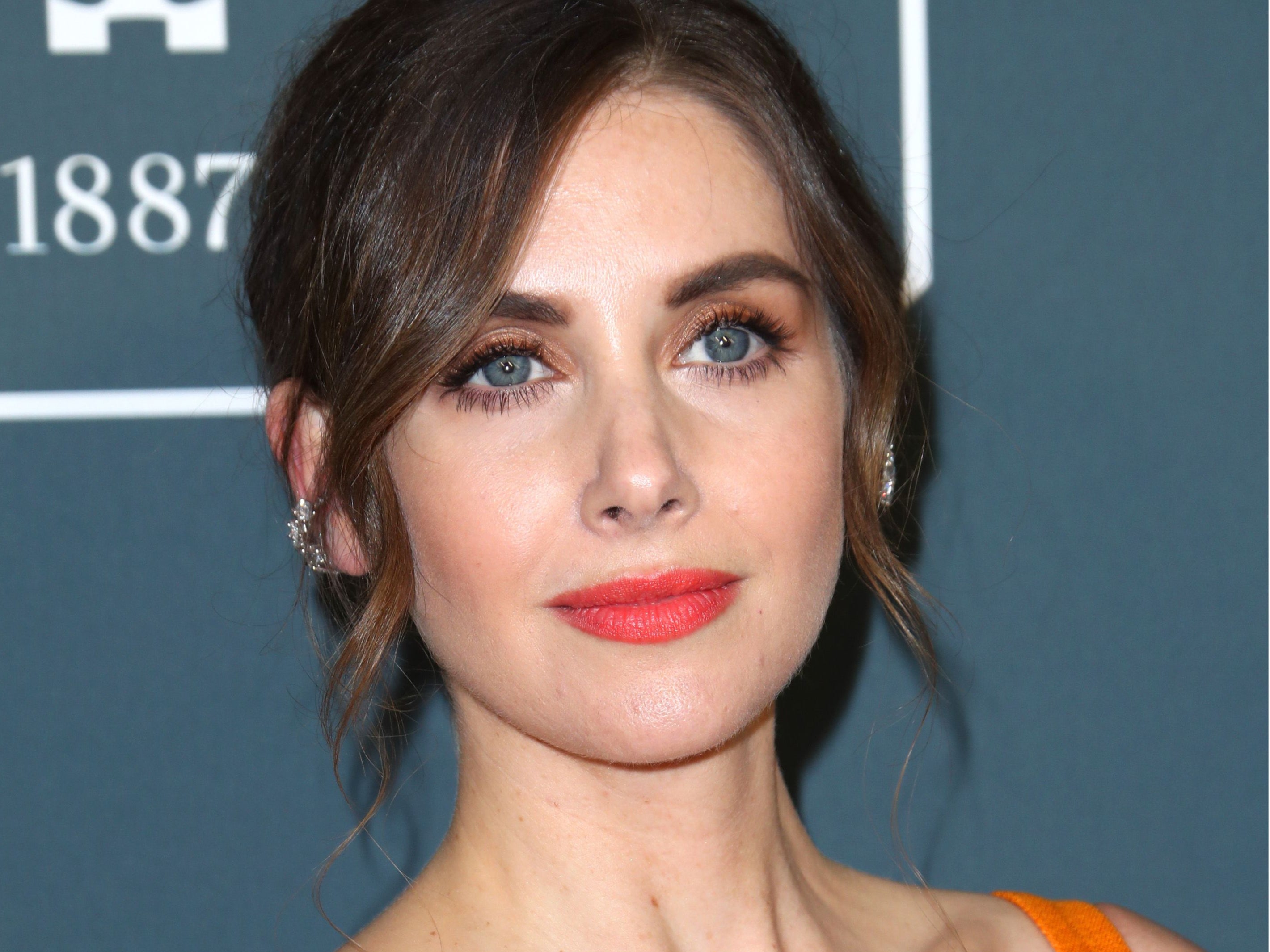 Alison Brie revela incómodo incidente en el set de Mad Men