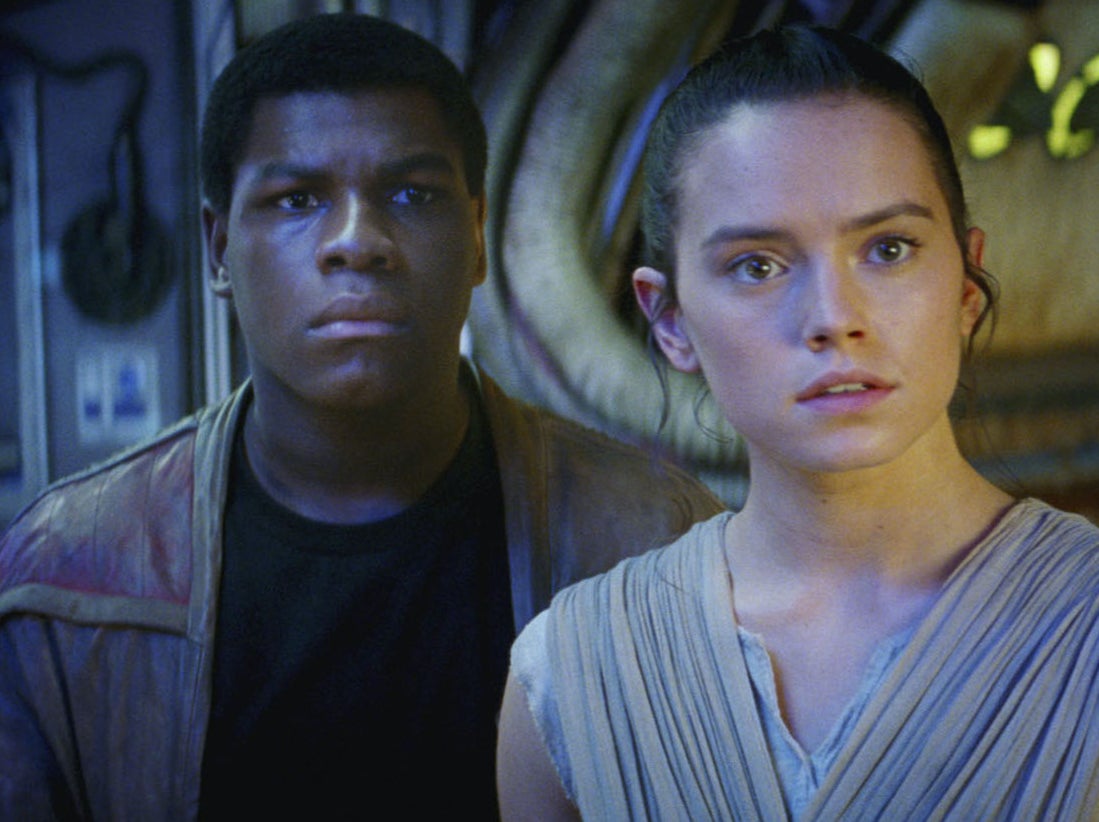 Star Wars: Eliminaron romance entre Finn y Rey en ‘The Force Awakens’