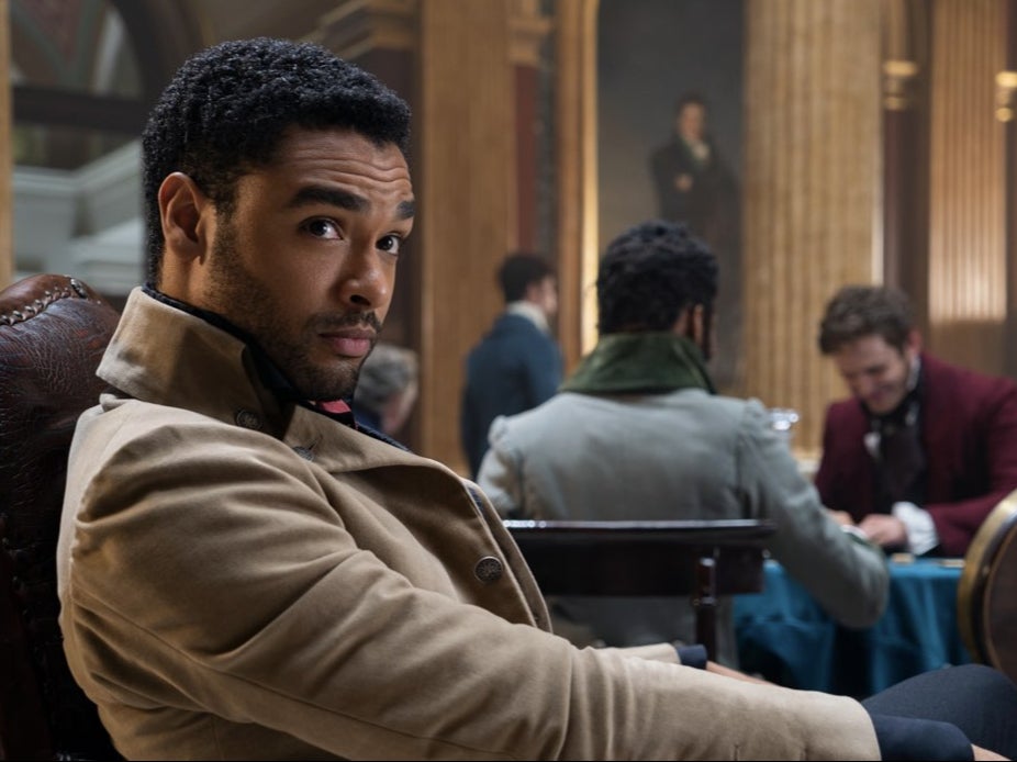 Estrella de Bridgerton considera que Simon Basset “necesita terapia”