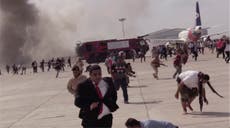Yemen: “Al menos 20 muertos” en gran explosión en aeropuerto de Adén durante aterrizaje de funcionarios del gobierno 