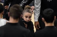 Becky Hammon, primera mujer en dirigir un juego en la NBA