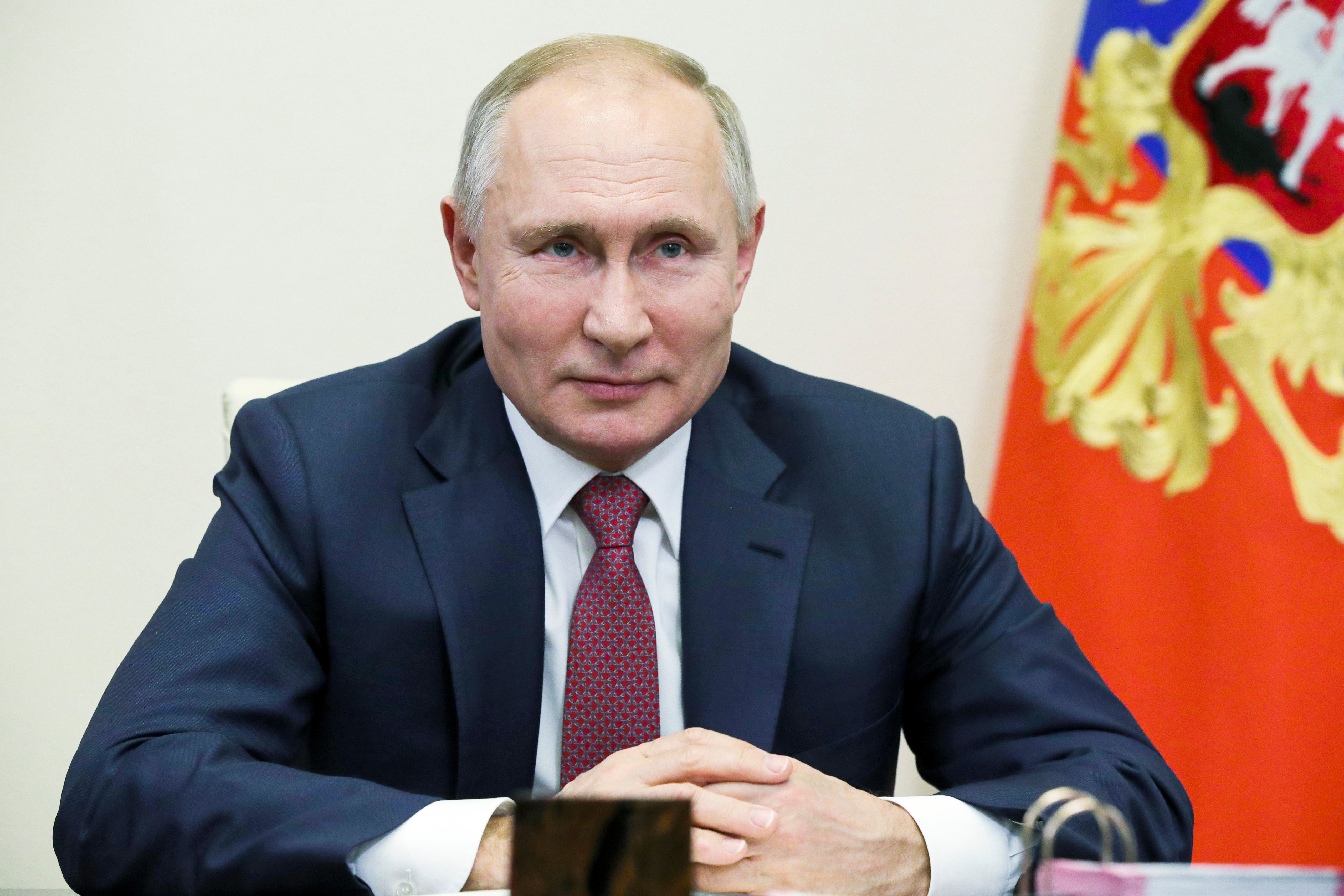 El presidente ruso Vladimir Putin durante una videoconferencia con el primer ministro Mikhail Mishustin en Moscú, el miércoles 30 de diciembre de 2020.&nbsp;
