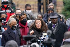 Policía publica nuevo video de una mujer que arremete contra un adolescente negro