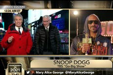 “¿Te has drogado en la Casa Blanca?”, preguntan Andy Cohen y Anderson Cooper a Snoop Dogg