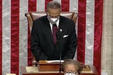 Legislador demócrata sorprende con una oración incluyente