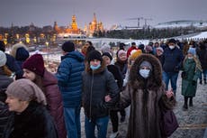 COVID: Rusia reporta la menor cifra de casos nuevos en más de un mes