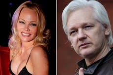 Pamela Anderson expresa su apoyo a Julian Assange