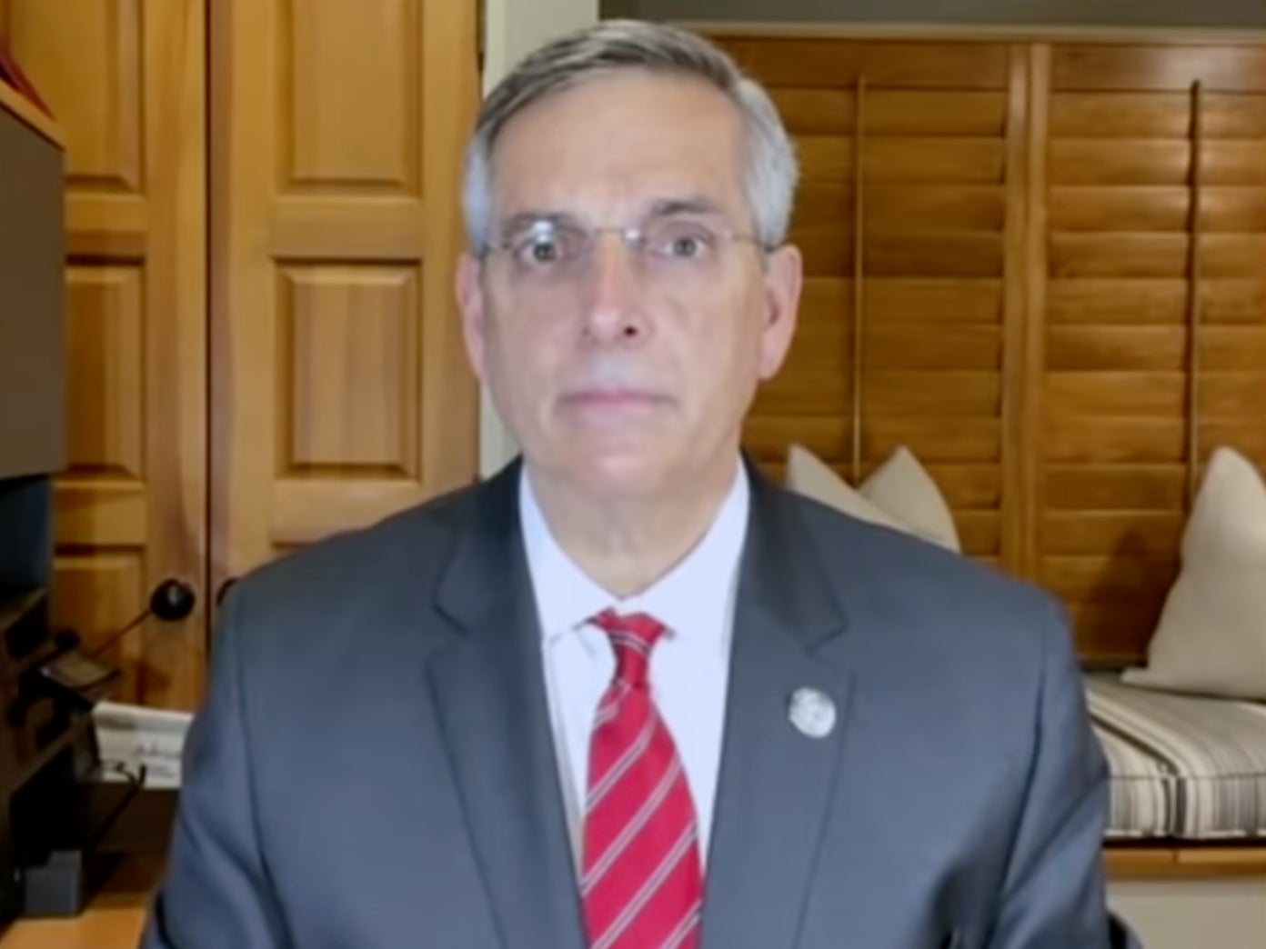 Raffensperger pide a Perdue que se disculpe por las amenazas de muerte