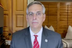 Raffensperger pide a Perdue que se disculpe por las amenazas de muerte