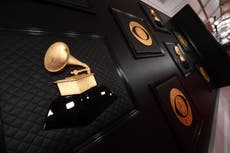 Premios Grammy se aplazan a marzo por coronavirus