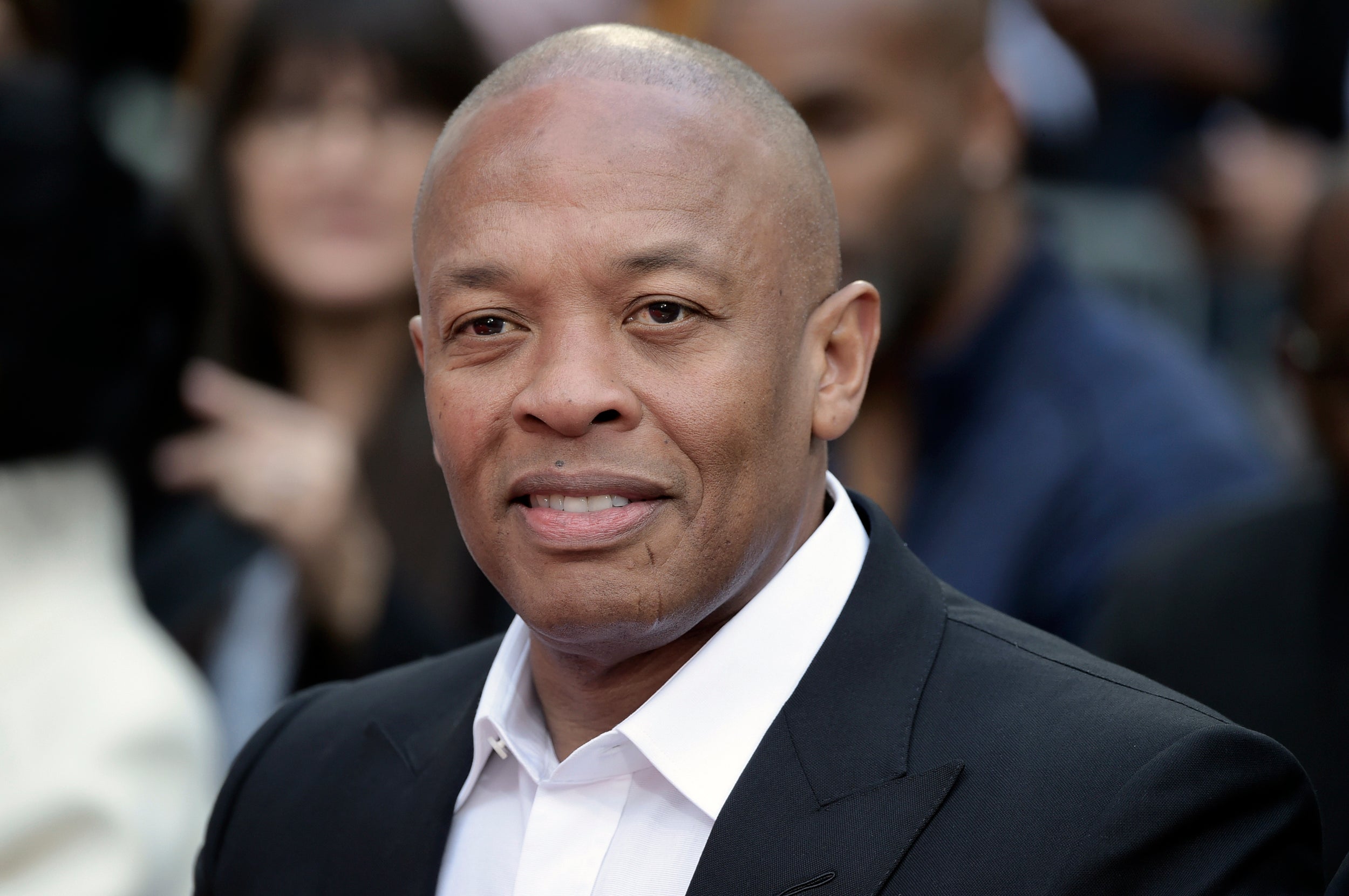 Dr. Dre regresó a casa después de un tratamiento por aneurisma cerebral
