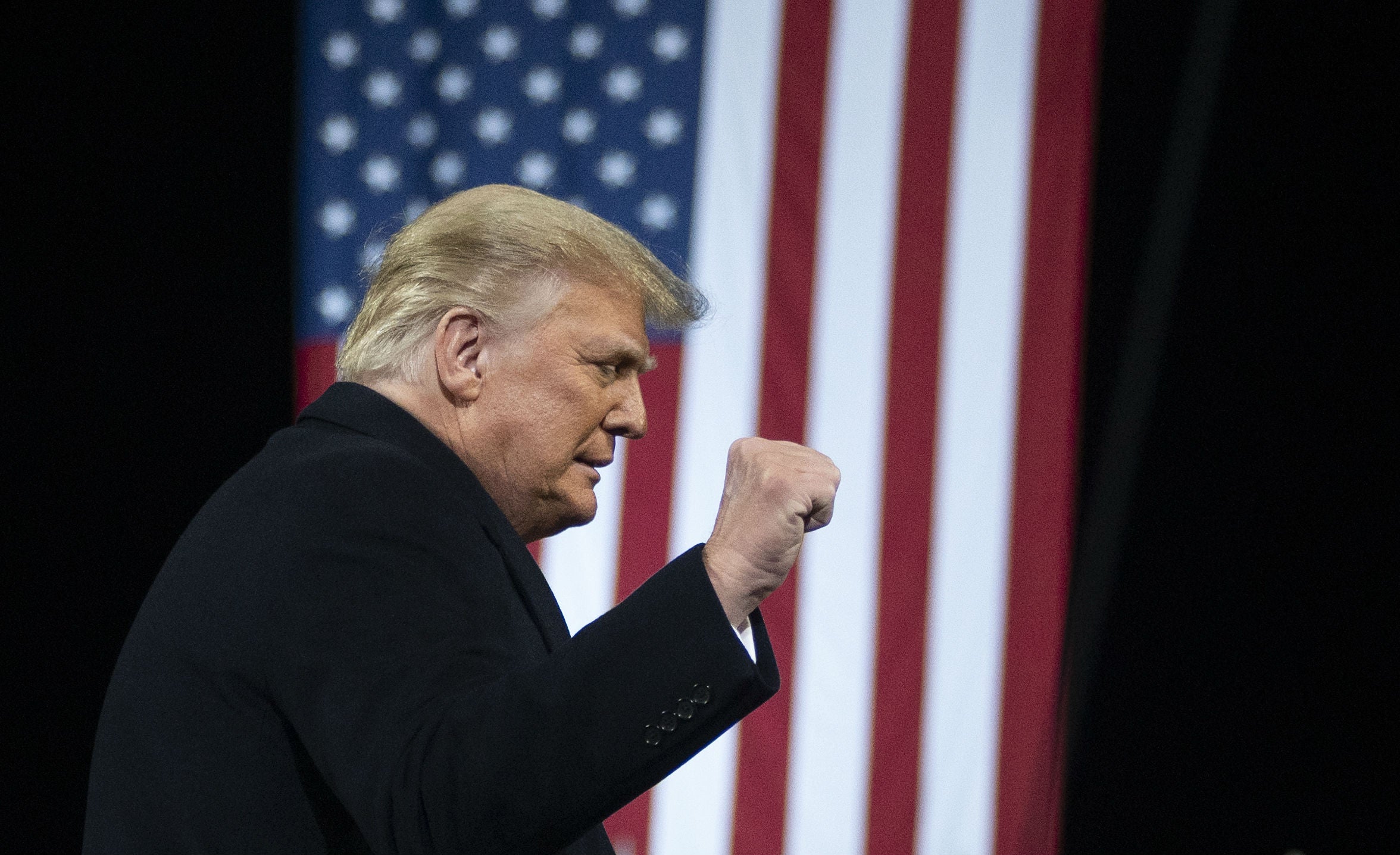 Reino Unido debería negar entrada a Trump tras incitar a disturbios