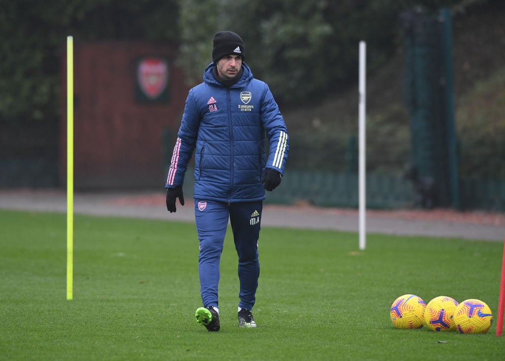 ST ALBANS, INGLATERRA - 1 DE ENERO: El entrenador del Arsenal Mikel Arteta durante una sesión de entrenamiento en London Colney el 1 de enero de 2021 en St Albans, Inglaterra.&nbsp;