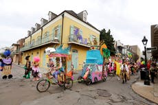Nueva Orleans: instan a los asistentes a la fiesta de Mardi Gras a mantenerse alejados de las festividades