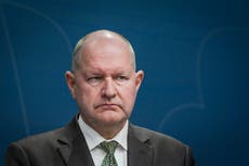 COVID: Funcionario sueco renuncia tras tomar polémicas vacaciones