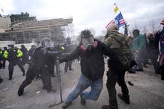 Donald Trump ataca a Mike Pence mientras estallan protestas en D.C.