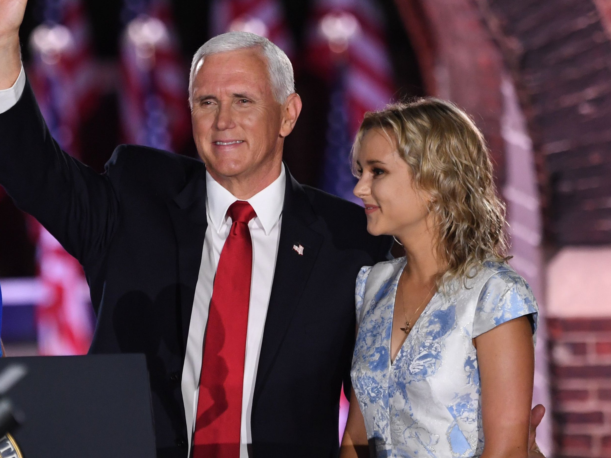 La hija de Mike Pence define a la policía del Capitolio como “héroes”
