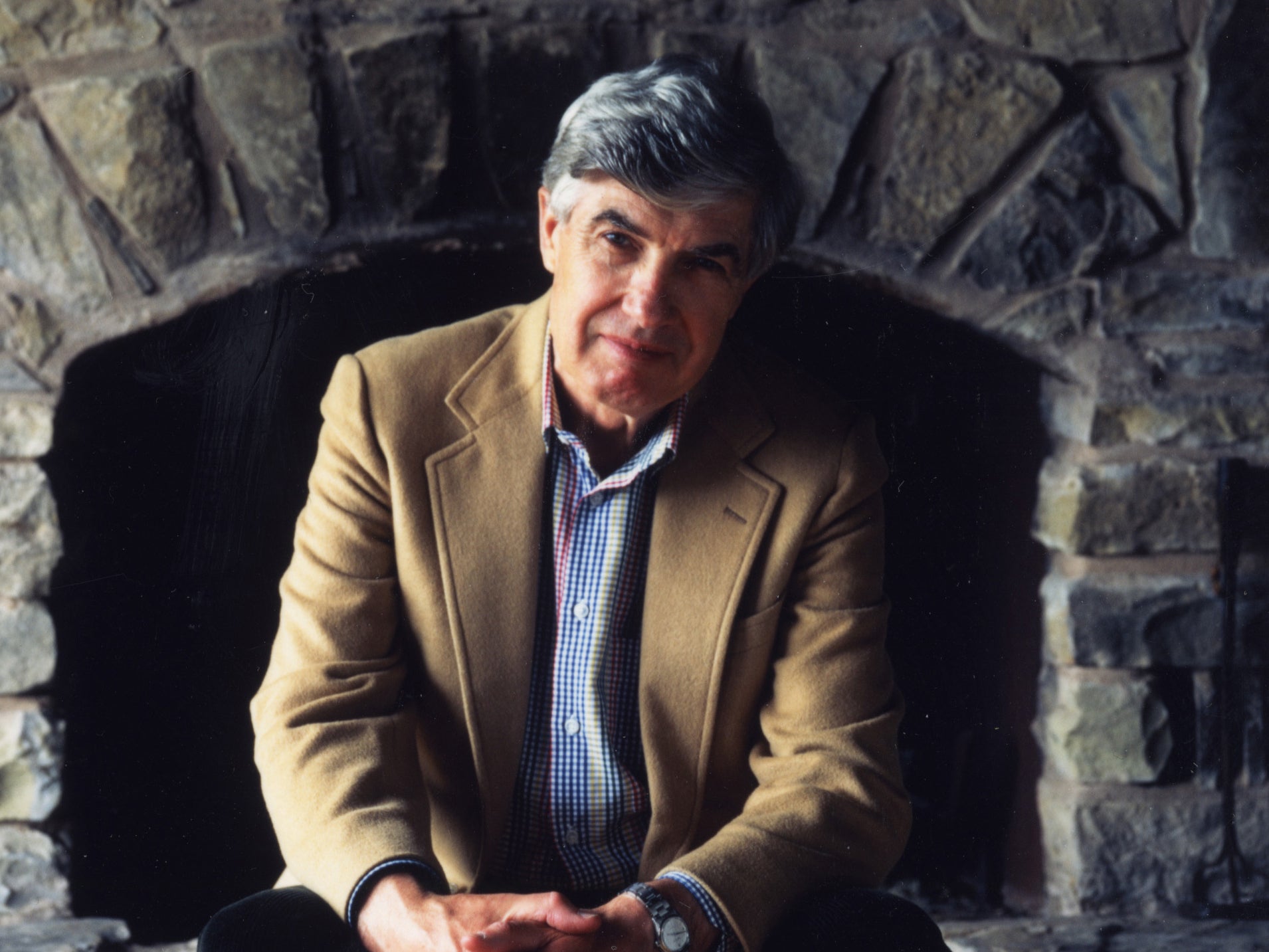 El autor ganador del premio Pulitzer falleció en su casa en Washington.