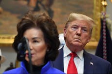 Trump hace afirmación racista de que McConnell estaba “trabajando con” China por su esposa asíatica-americana