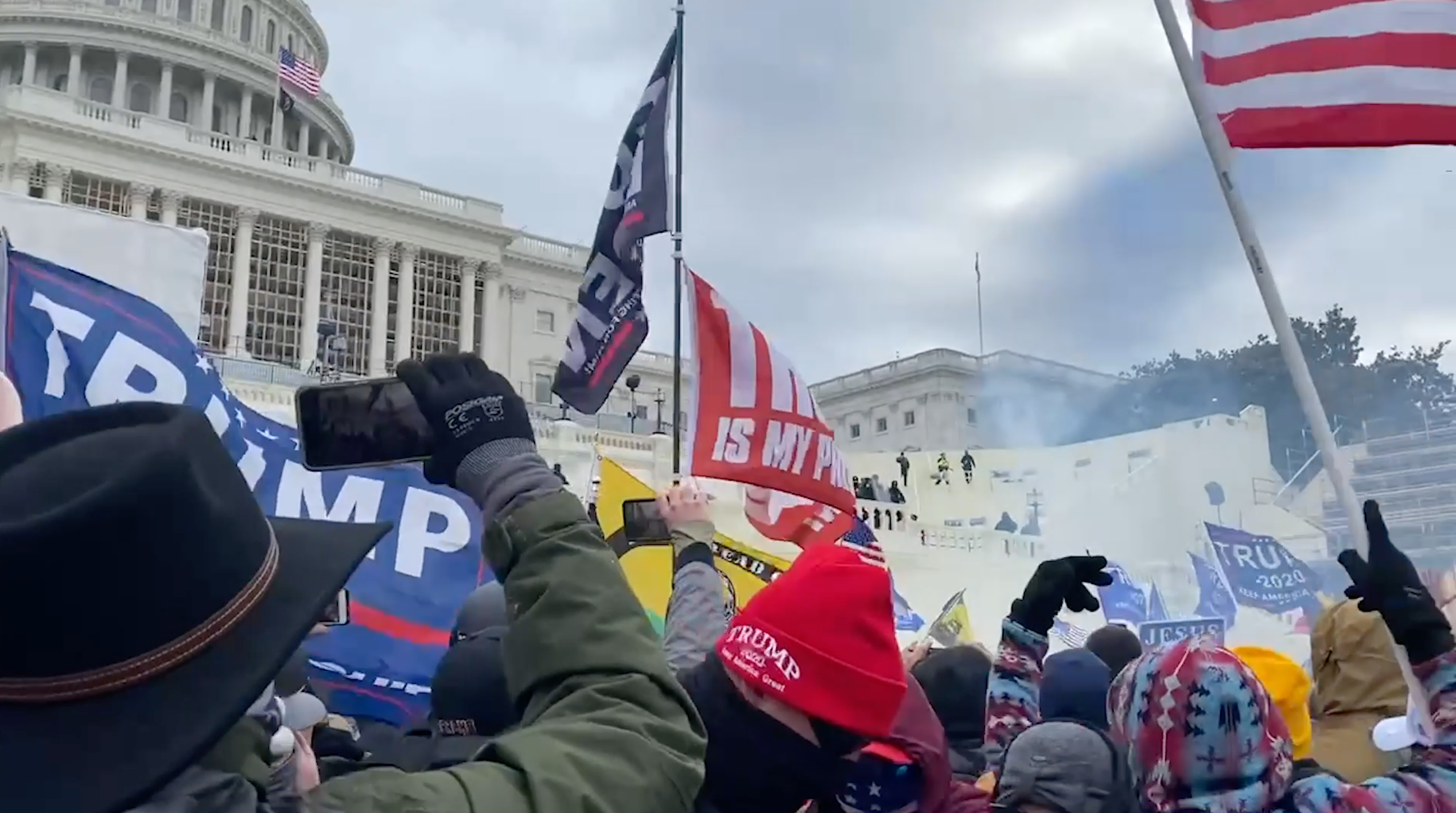Más de una docena de manifestantes del asalto al Capitolio dicen que Trump los dirigió a la violencia