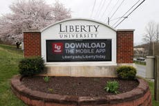 Universidad  de Virginia amenaza con castigos a las estudiantes que denuncian violaciones, según informe
