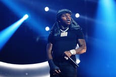 Arrestan en Beverly Hills al rapero DaBaby por portación de arma de fuego