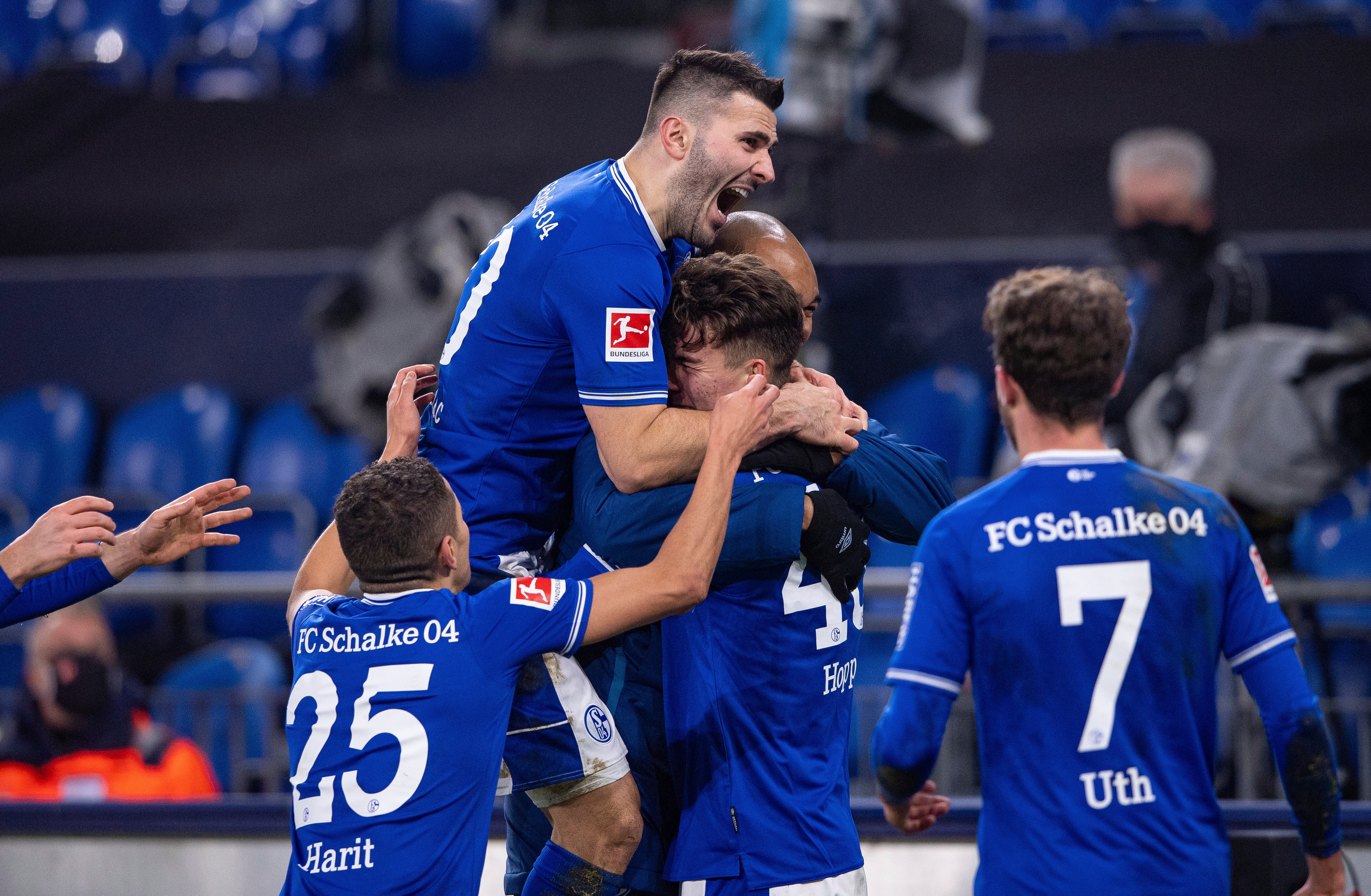 Schalke sigue colero en la Bundesliga con siete puntos en 15 partidos después de su primera victoria