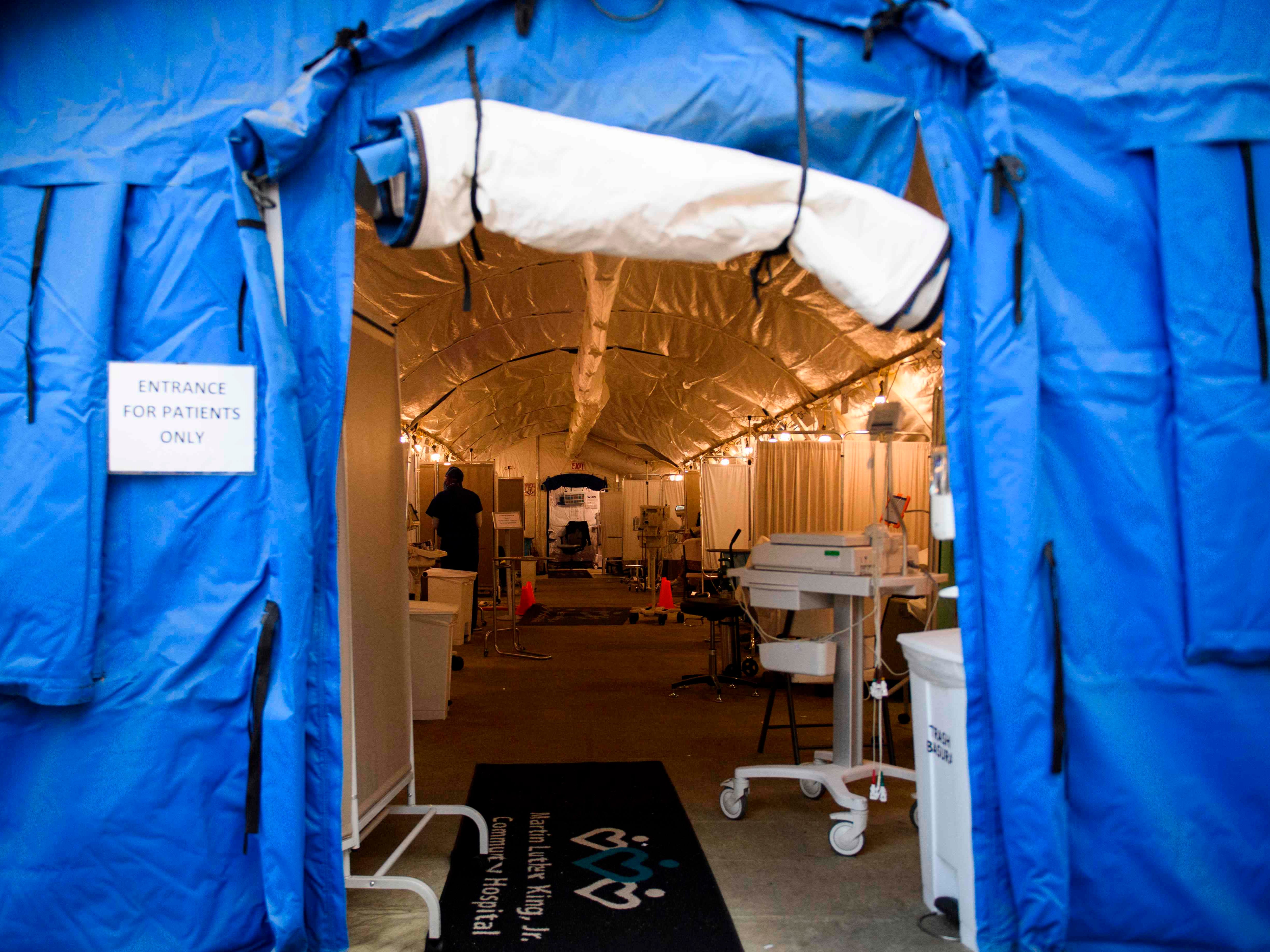 California experimenta un “evento de fatalidad masiva” por COVID