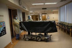 California registra récord de 695 muertos por COVID en 1 día