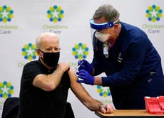 Joe Biden recibe segunda dosis de vacuna contra Covid-19 de Pfizer