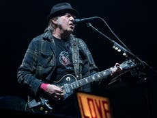 Neil Young revela que sintió “tristeza y compasión” por los alborotadores del Capitolio manipulados