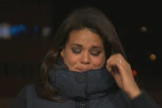 Reportera de CNN llora al reportar la crisis de Covid en Los Ángeles