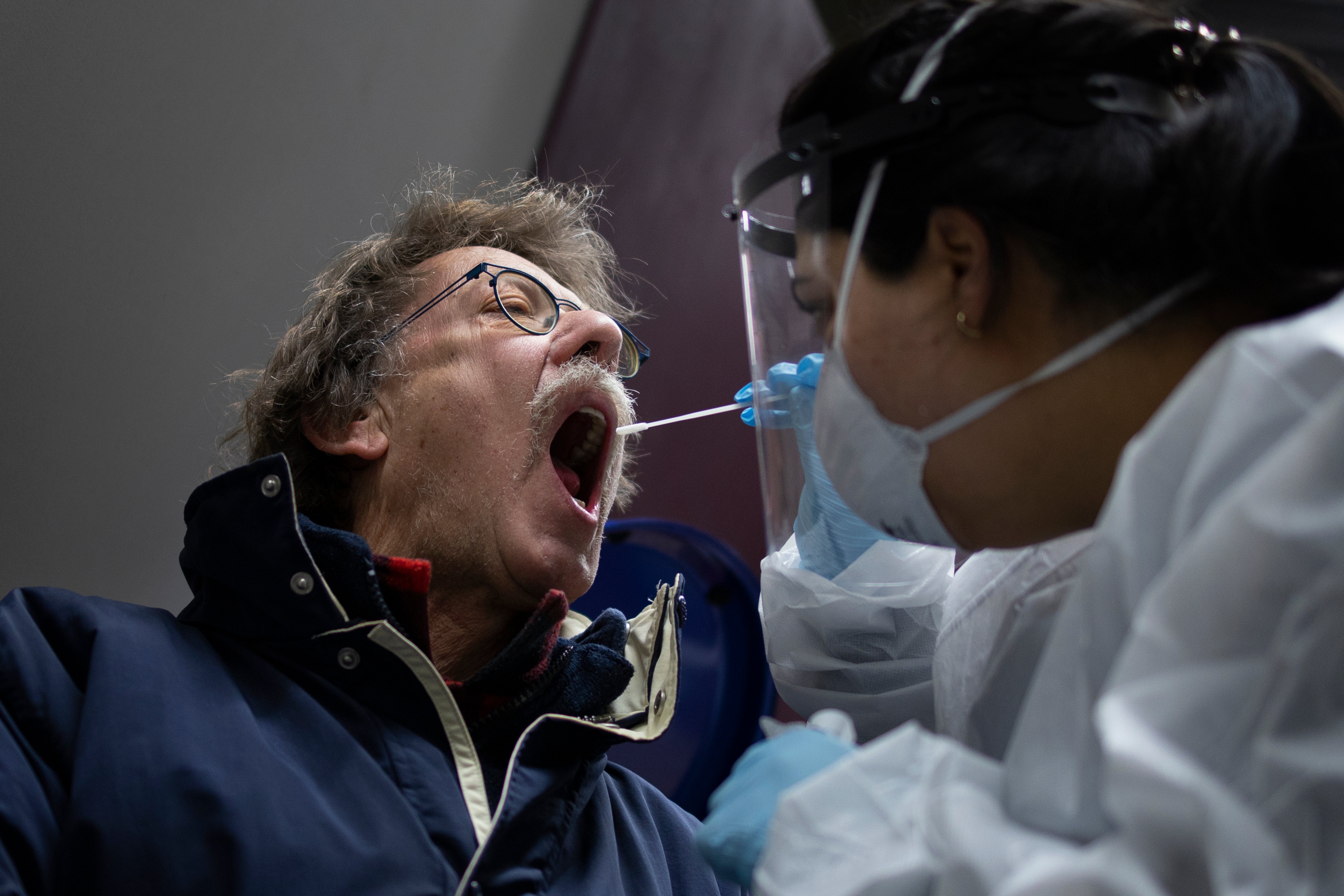 COVID: Países Bajos inician pruebas masivas para hallar la nueva cepa 