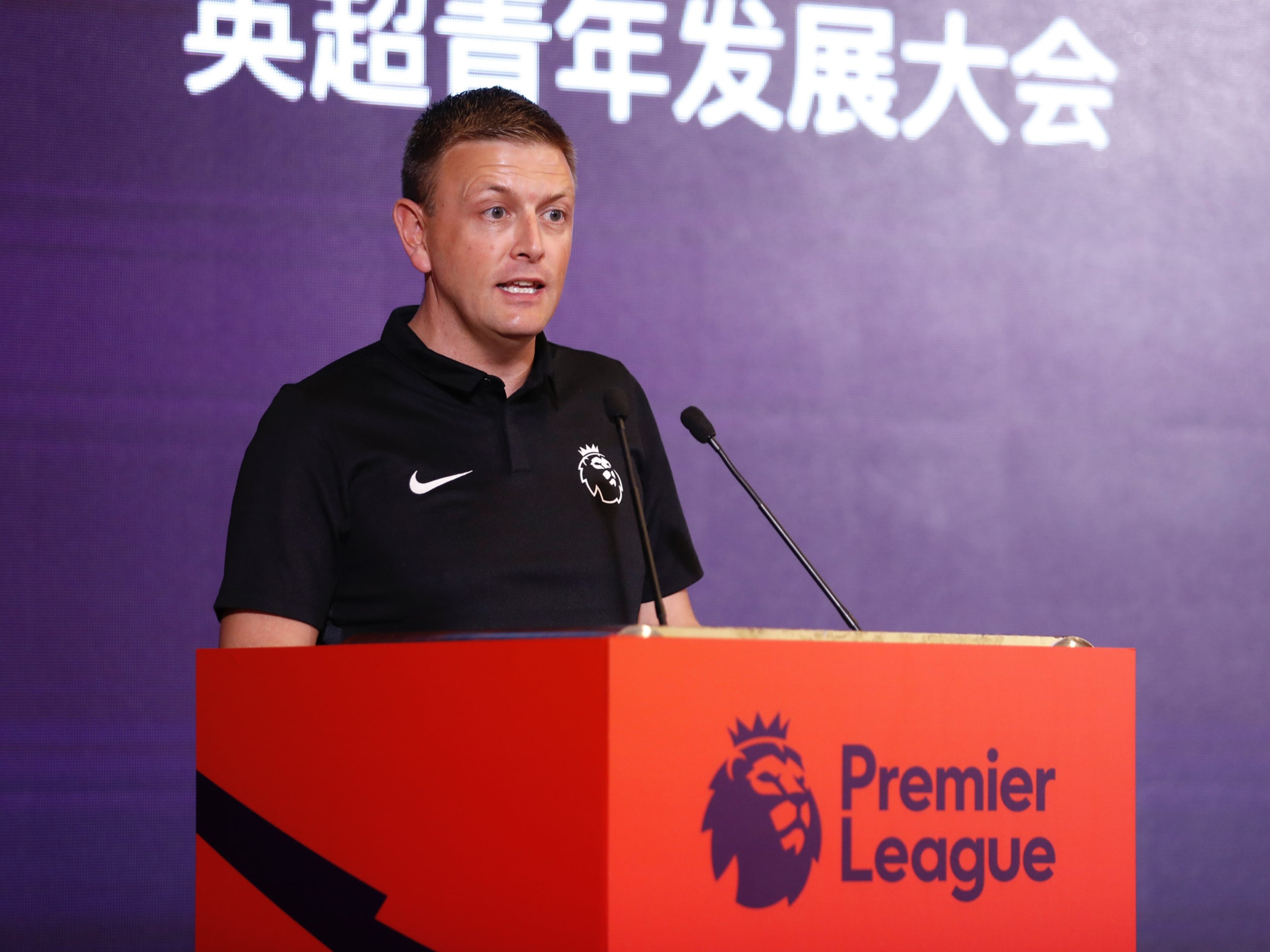 NANJING, CHINA - 17 de julio: Richard Garlick de la Premier League asiste durante la Conferencia de Desarrollo Juvenil de la Premier League el 17 de julio de 2019 en Nanjing, China.&nbsp;