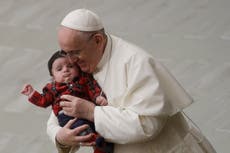 El papa Francisco se vacuna contra el coronavirus