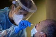 Buscan detener la propagación de variante del COVID-19 de Brasil