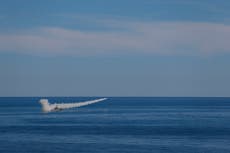 Irán dispara misiles crucero en maniobras frente a submarino