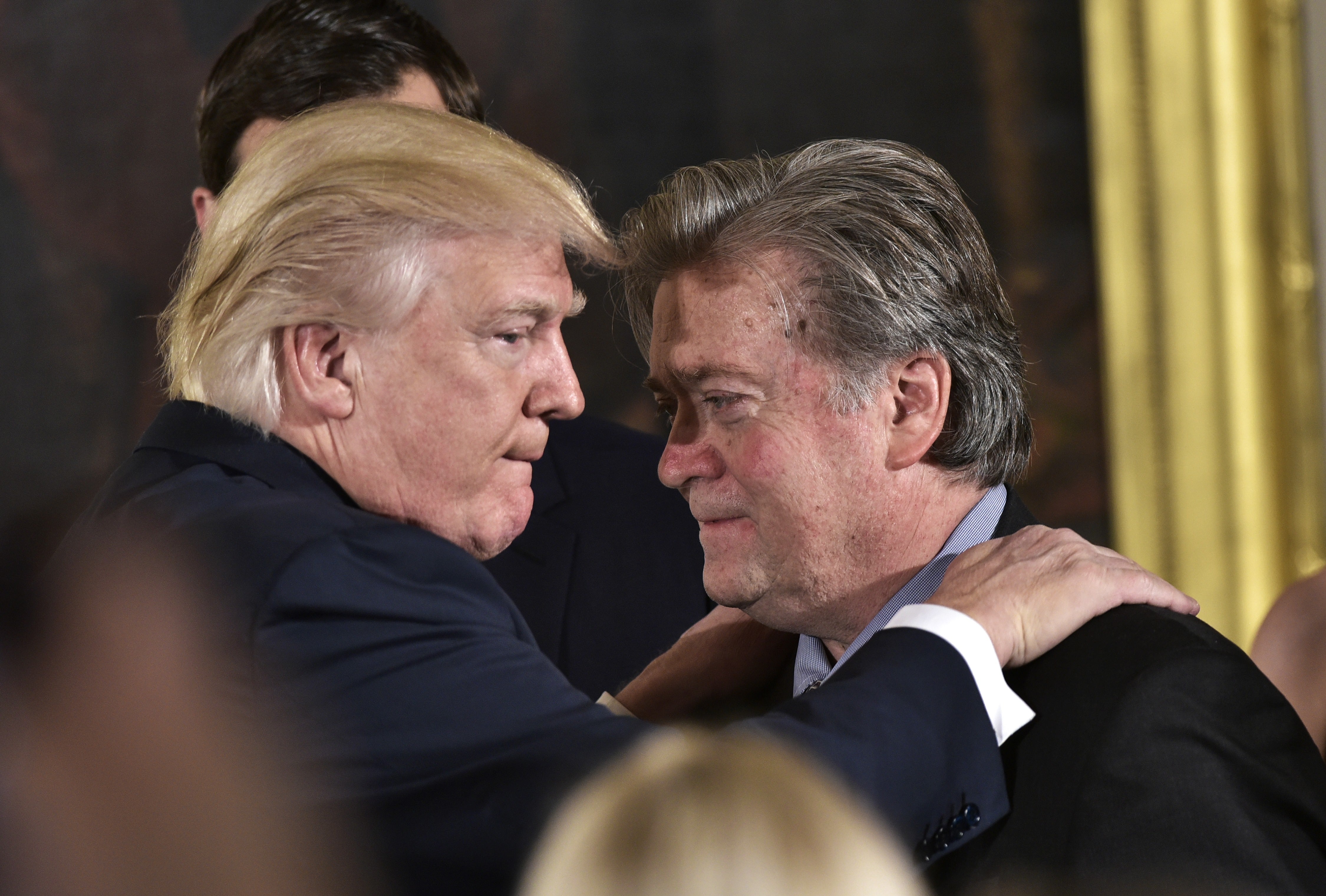 Comité antidisturbios del Capitolio votará una medida de desacato penal contra Steve Bannon