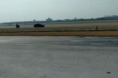 Conductor toma un “giro equivocado” y termina en la pista del aeropuerto