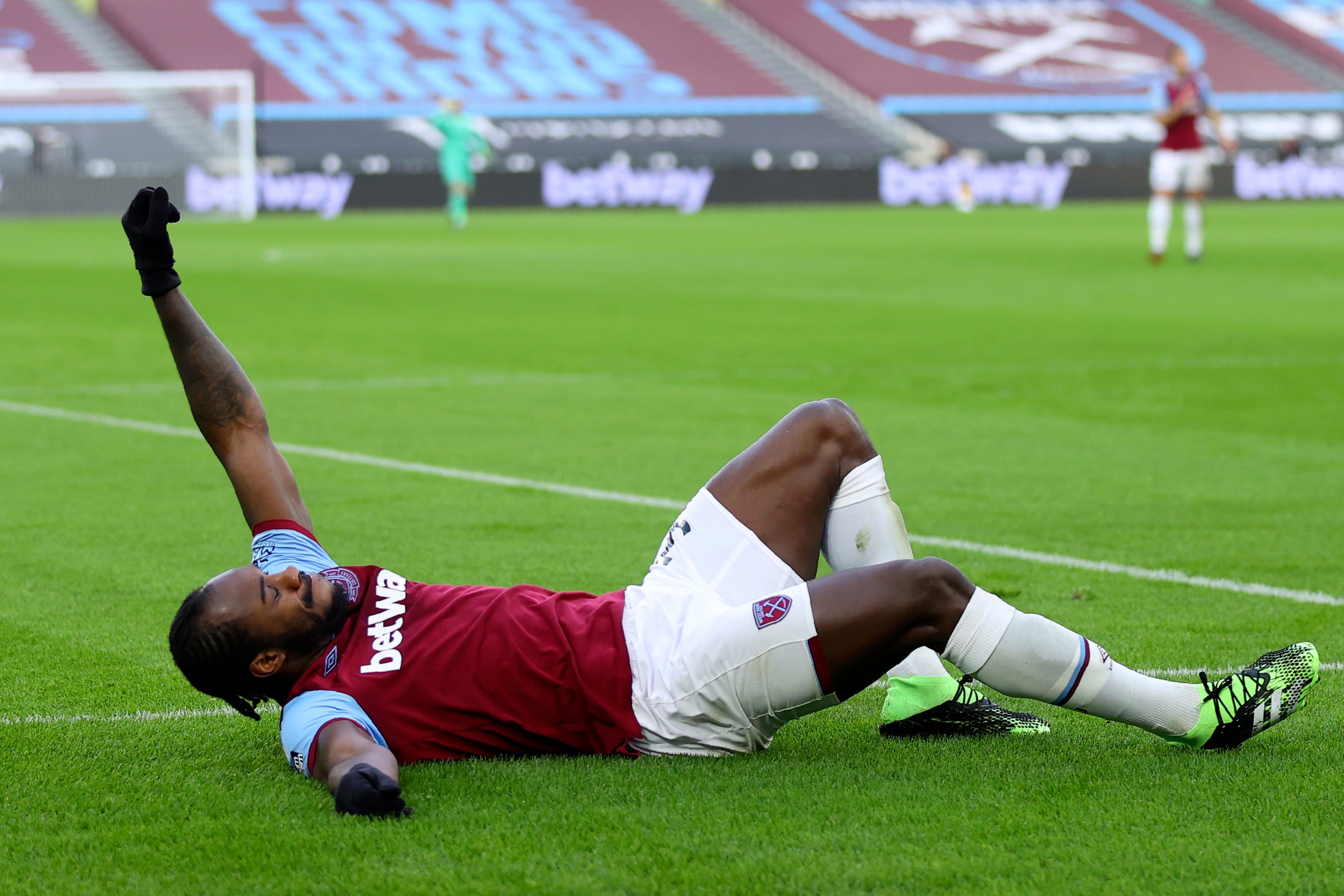 West Ham sigue en ascenso y derrota a Burnley